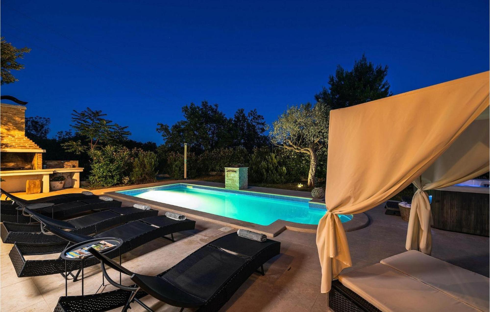 Holiday home Ari Pula