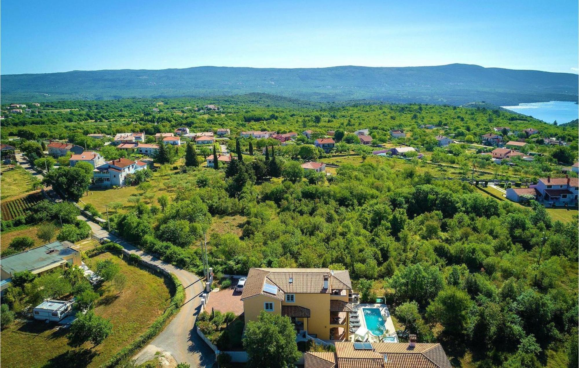 Holiday home Ari Pula