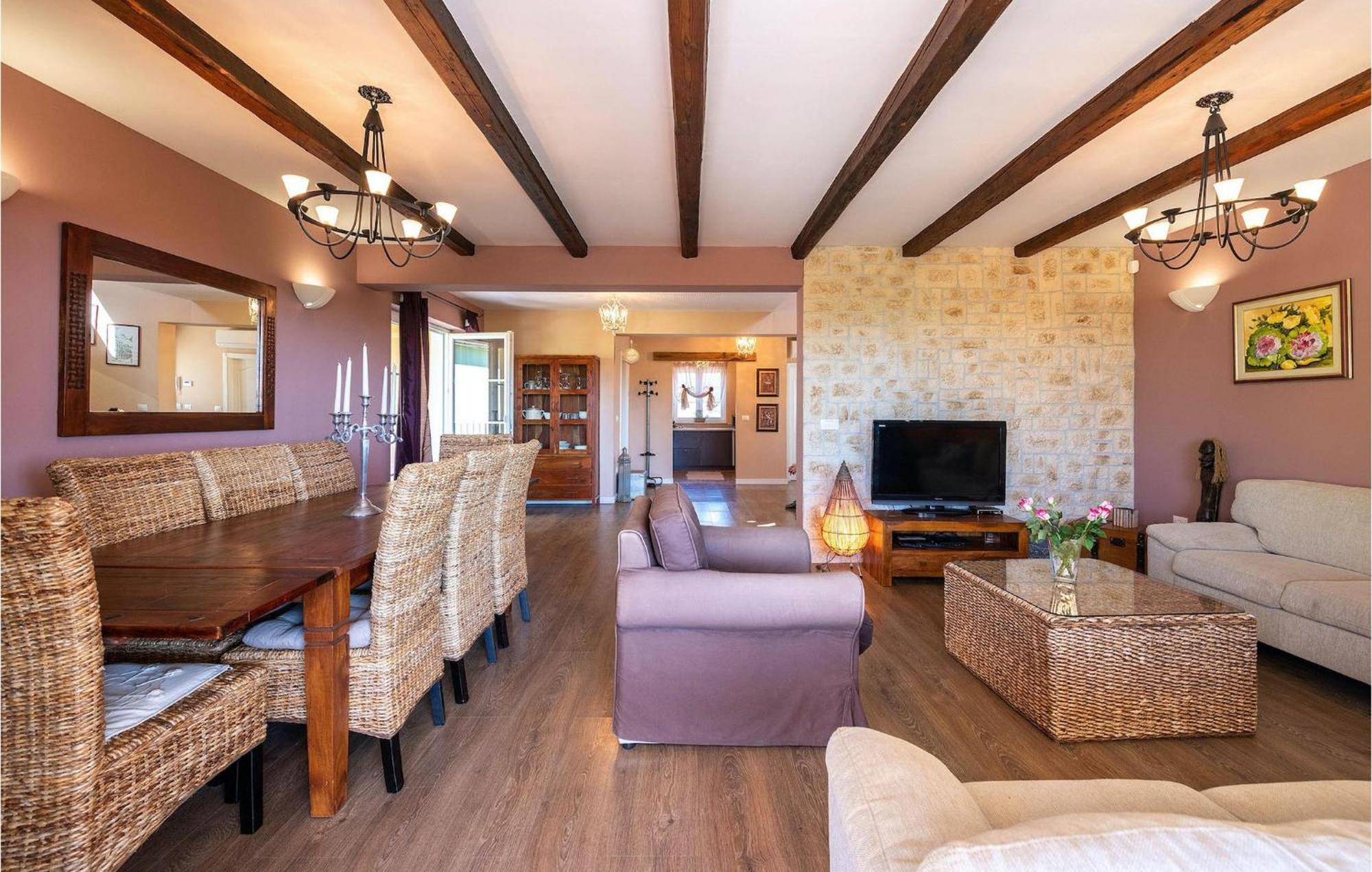 Ari Holiday home