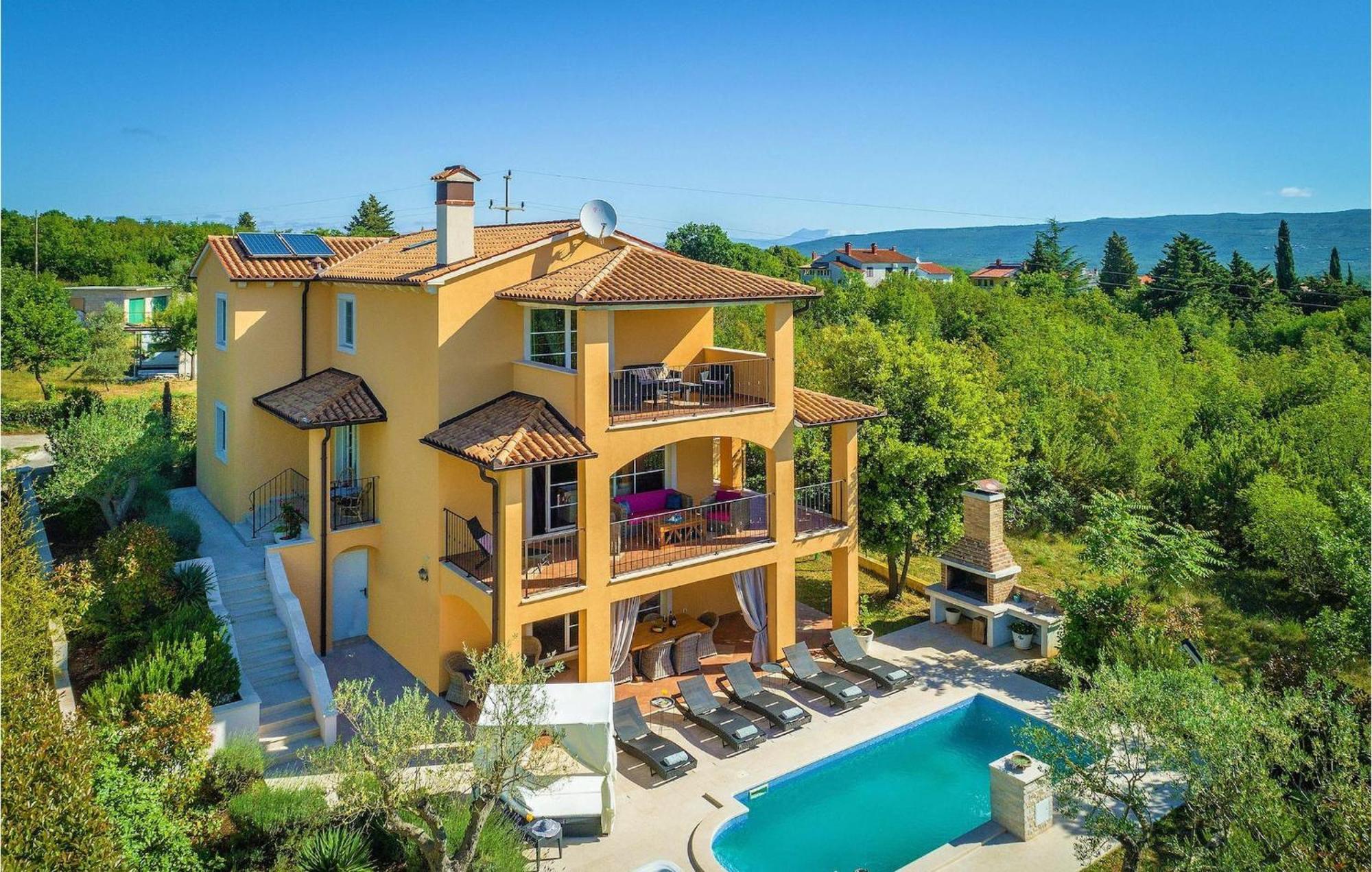 Holiday home Ari *