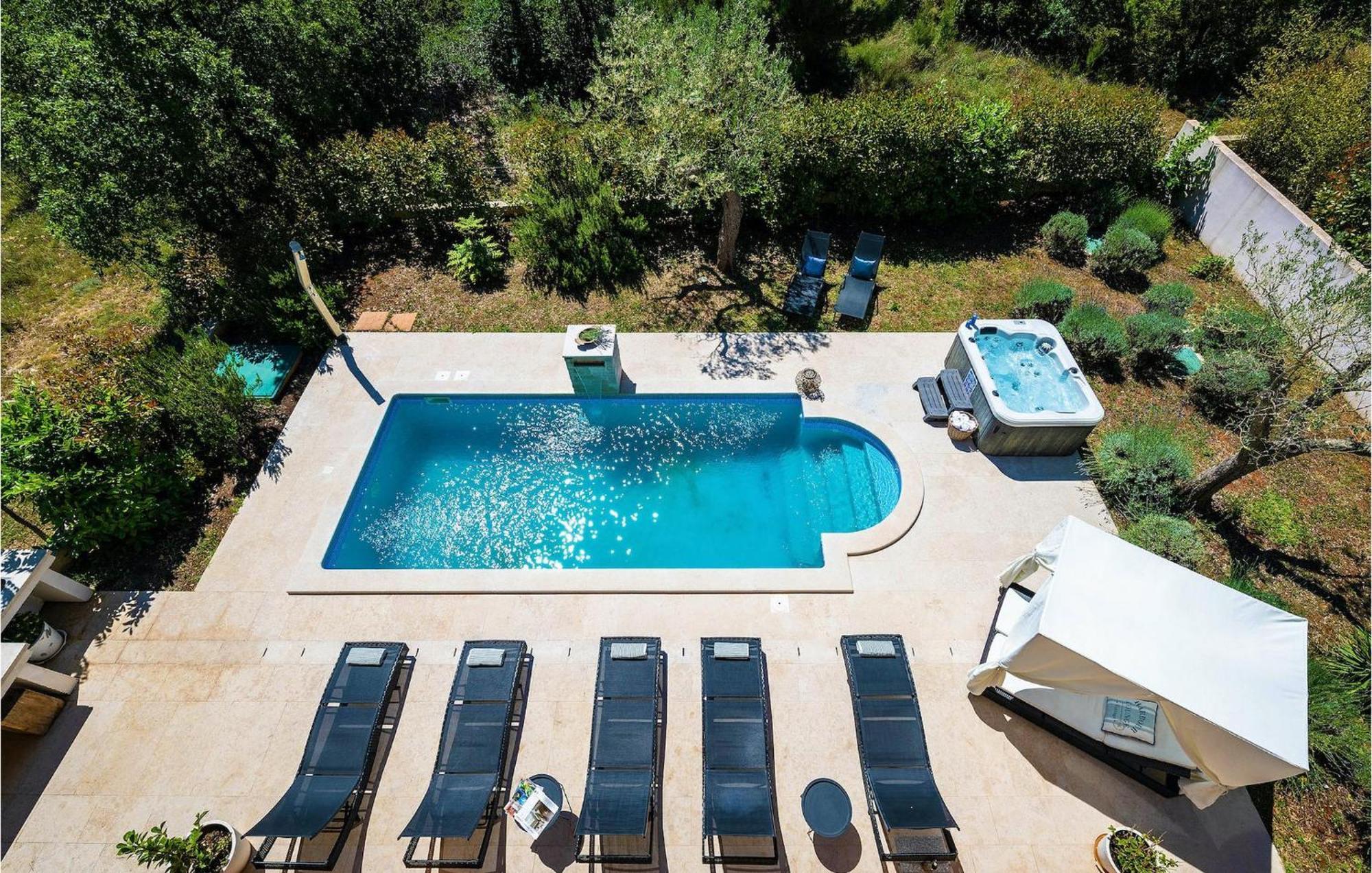 Holiday home Ari Pula